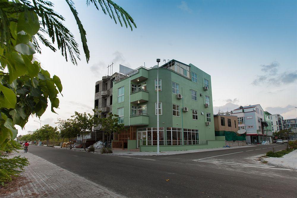 Relax Beach Inn Male Exterior photo