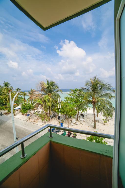 Relax Beach Inn Male Exterior photo